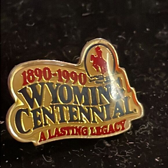 Vintage-1990-1” gold tone “Wyoming Centennial 1890-1990” hat/lapel pin/tie tack - Picture 5 of 10